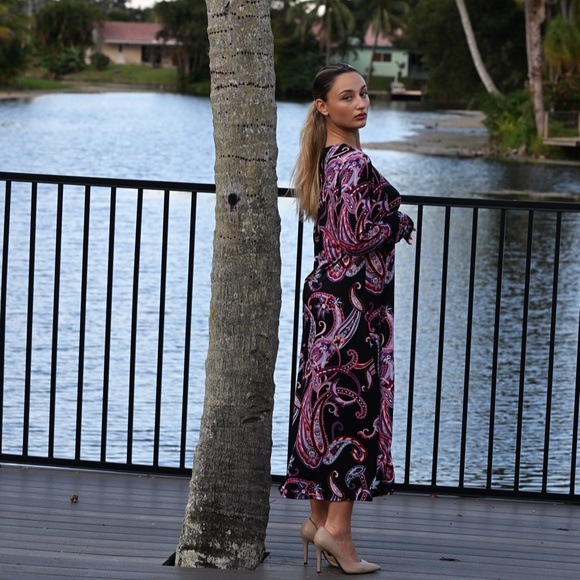 DEVORAH'S SECRET Modest Midi Dress Paisley Black & Pink / Regular& Plus sizes - Picture 3 of 6